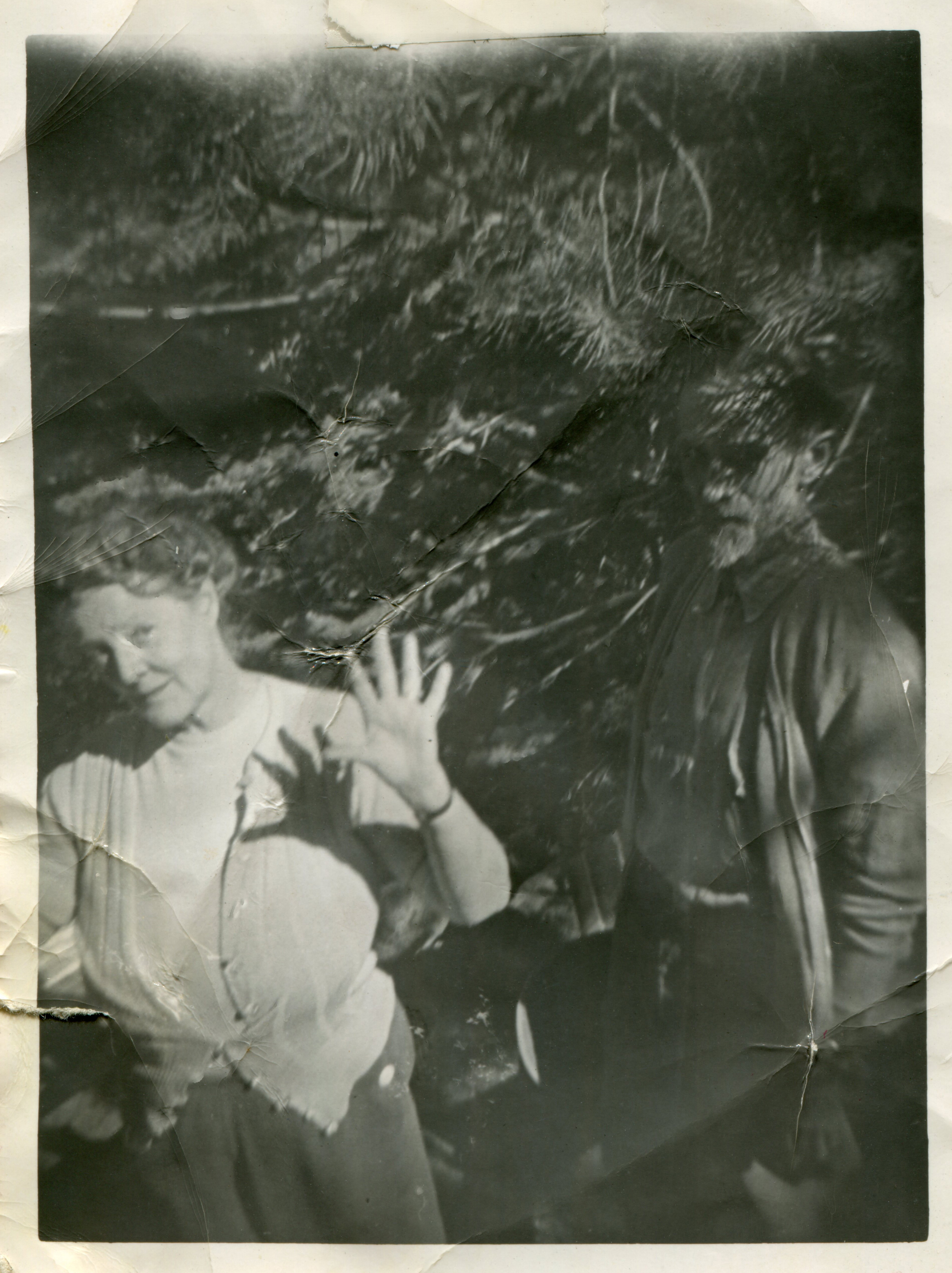 1939 Ashrama camp - Franklin & Sherifa at Indian Rock picnic