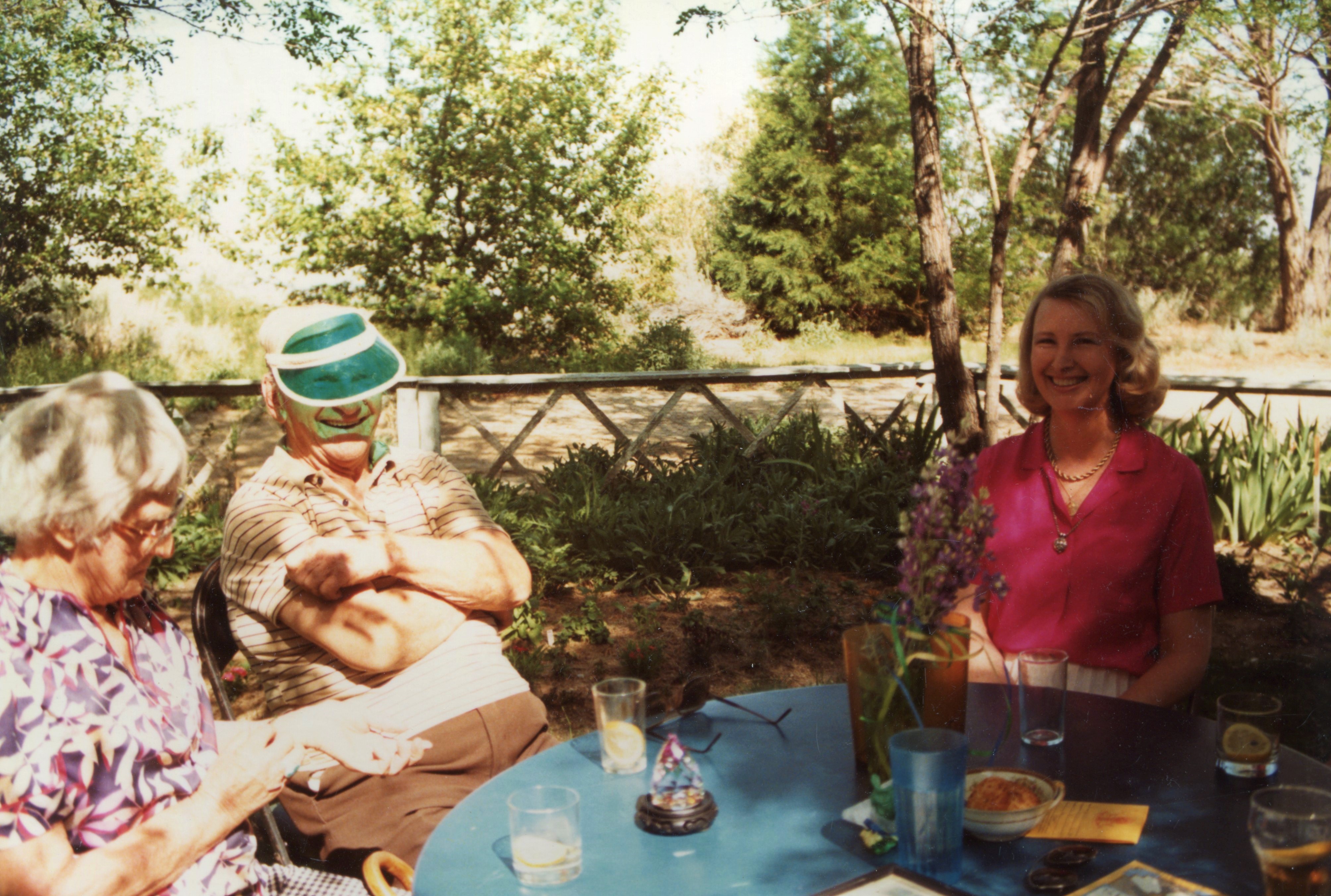 1984-May FMW home, Beverly Oliphant, Gene & Lillian Sedwick in the garden