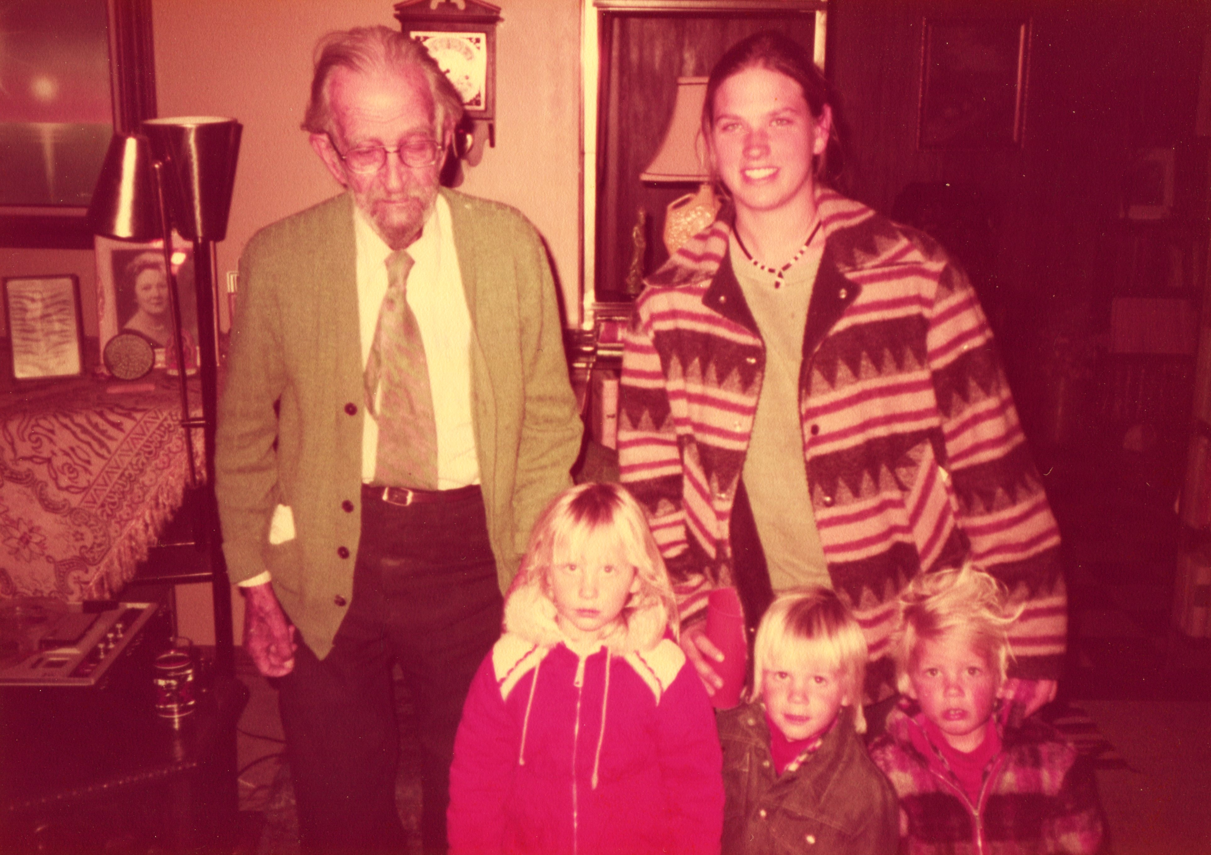 1984-Nov FMW home, FMW, Gail Mahoney & kids