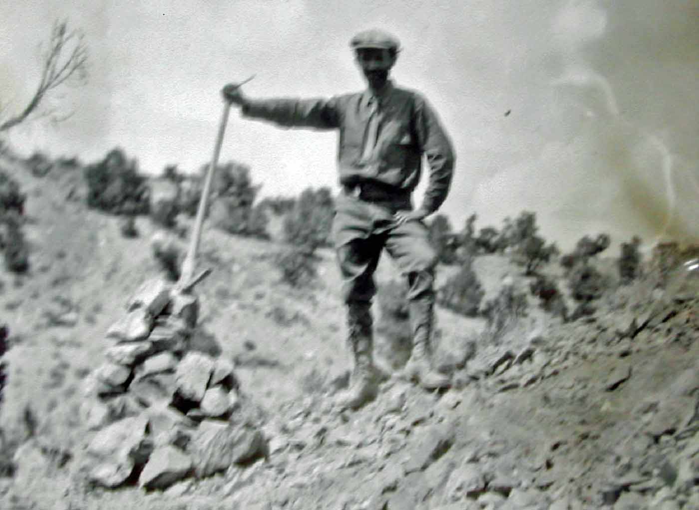 1918 Franklin - soldier with mattock 2*