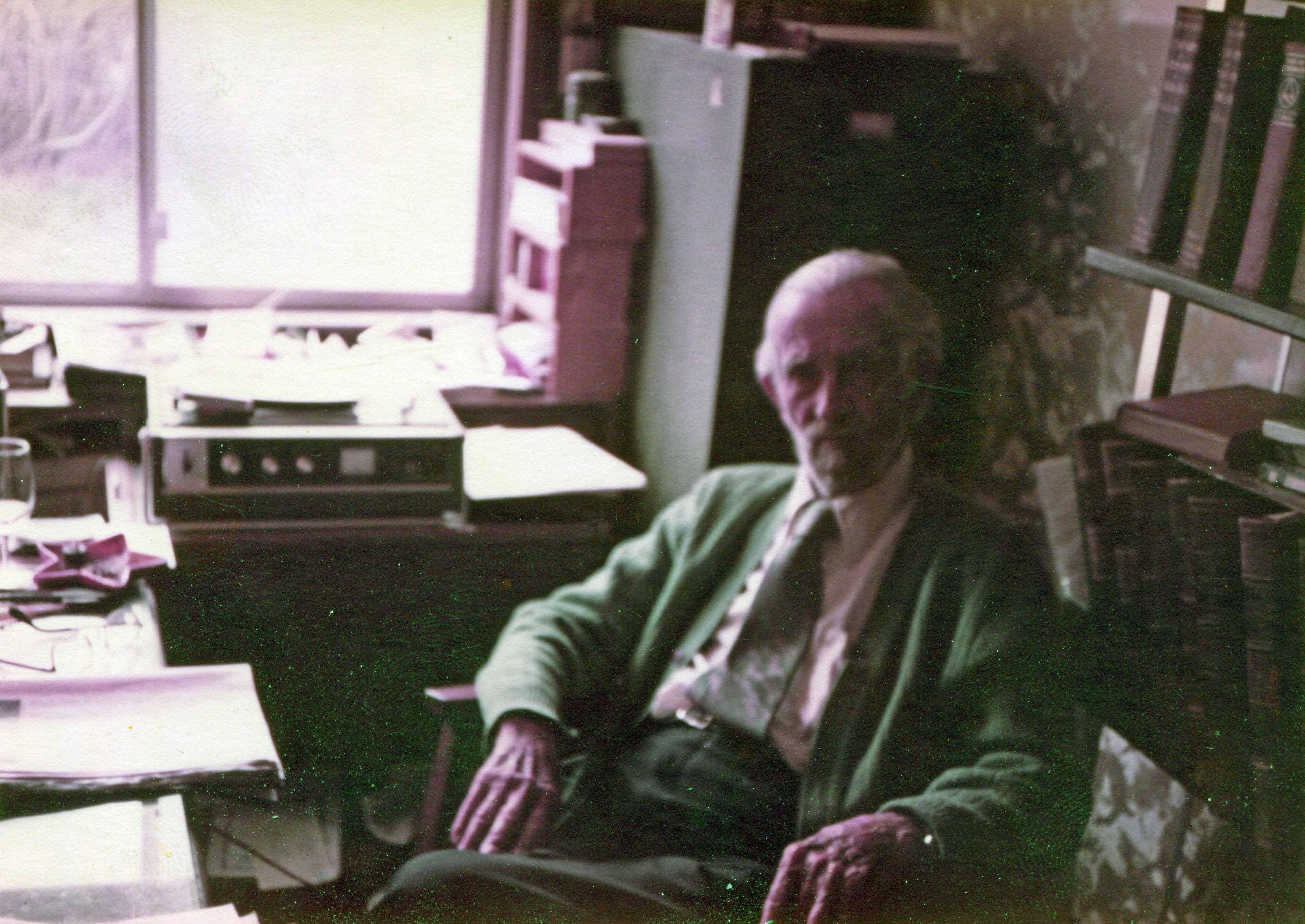 1979-Oct FMW in his Office a