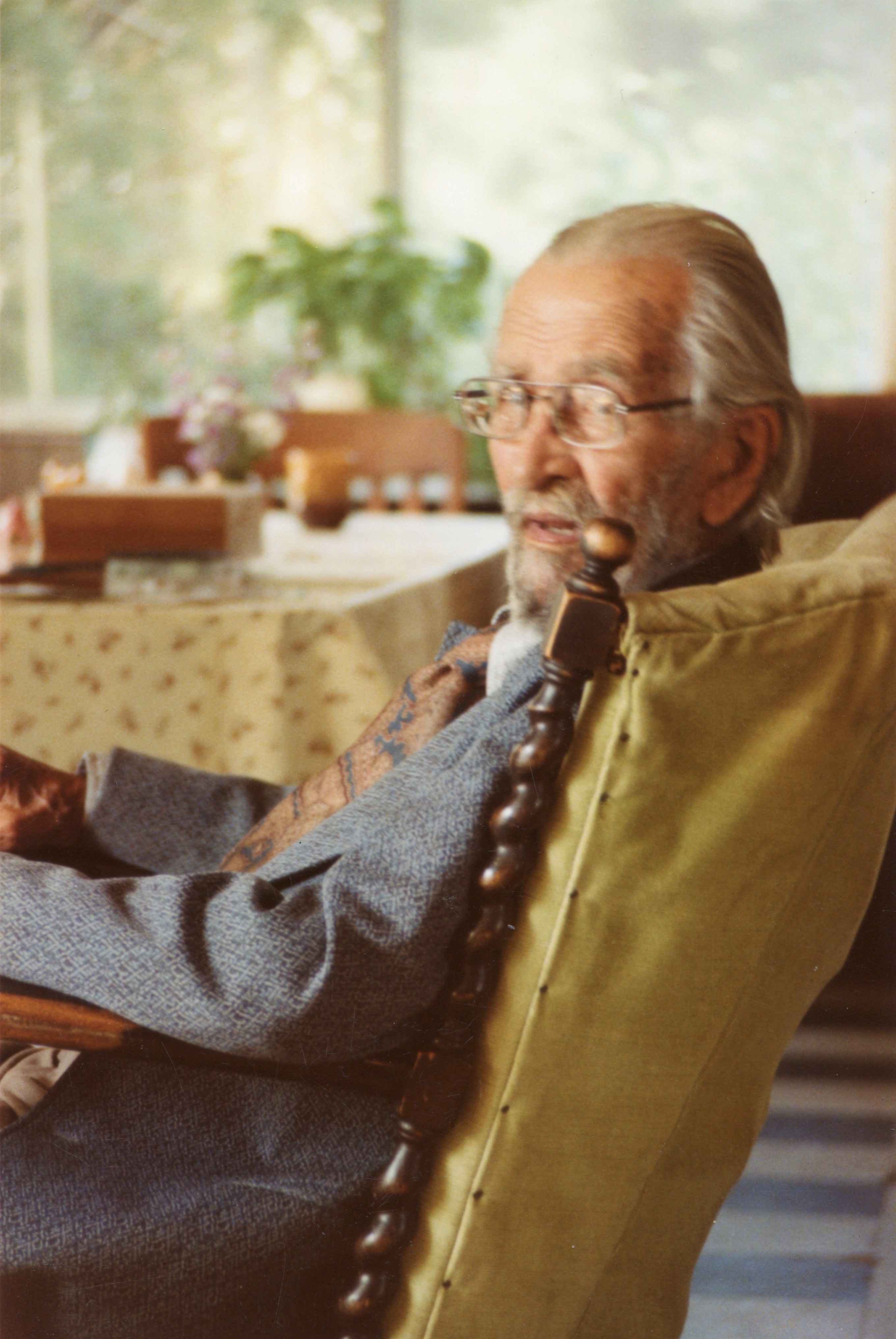 1985 FMW home, FMW in his TV chair